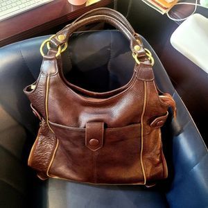 AMERICAN LEATHER BUTTERY BROWN LARGE BAG W ZIPPER AND SNAP EMBELLISHMENTS